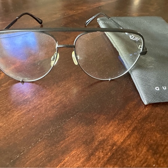 QUAY aviator style blue light glasses. - Picture 3 of 3